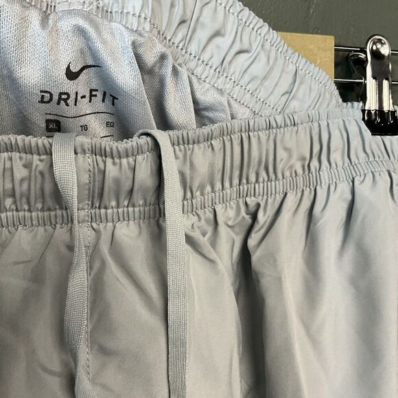 Nike Womens DRI-FIT Tempo Running Shorts 3" Size XL 831558 - Picture 2 of 4